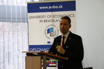 Témou Diplomacie v praxi bol brexit