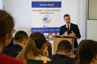 Témou Diplomacie v praxi bol brexit