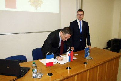 Francúzsky veľvyslanec hosťom Diplomacie v praxi 