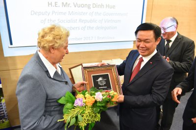 Podpredseda vlády Vietnamu navštívil svoju alma mater