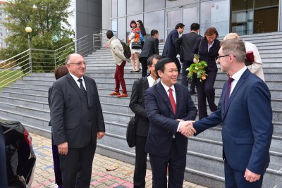 Podpredseda vlády Vietnamu navštívil svoju alma mater