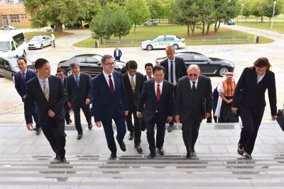 Podpredseda vlády Vietnamu navštívil svoju alma mater