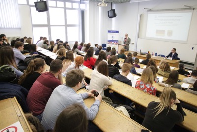 Nemecký veľvyslanec diskutoval so študentmi o aktuálnych výzvach v Európe