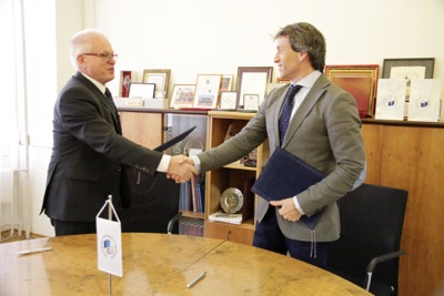 Univerzitné udalosti » Podpis dodatku zmluvy so Španielskym veľvyslanectvom