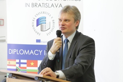 Univerzitné udalosti » Estonian Ambassador on Digitization and Cyber Security