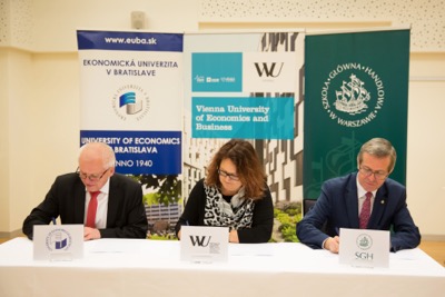 Univerzitné udalosti » Signing trilateral cooperation with universities in Vienna and Warsaw