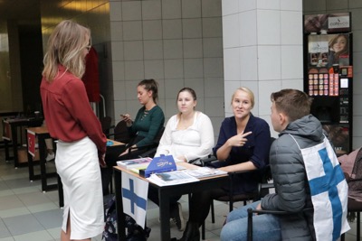 Študenti Ekonomickej univerzity v Bratislave počas jedného dňa spoznali desiatky krajín