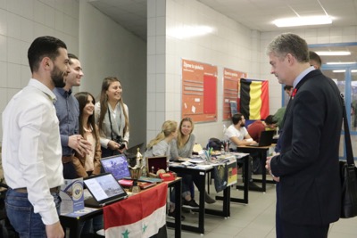 Študenti Ekonomickej univerzity v Bratislave počas jedného dňa spoznali desiatky krajín