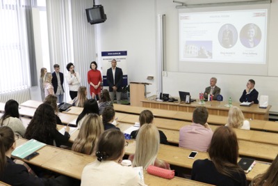 Veľvyslanec Nórskeho kráľovstva diskutoval so študentmi o aktuálnej situácii