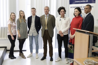 Veľvyslanec Nórskeho kráľovstva diskutoval so študentmi o aktuálnej situácii