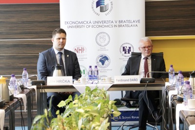EU v Bratislave bude spolupracovať s Mestskou časťou Bratislava-Petržalka, prvým výsledkom je letná Univerzita tretieho veku