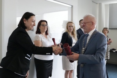 EU v Bratislave má nových docentov a profesorku