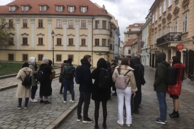 Projekt Central Europe Connect vo svojej 7. edícii opäť spojil študentov ekonomických univerzít z Bratislavy, Varšavy a Viedne 