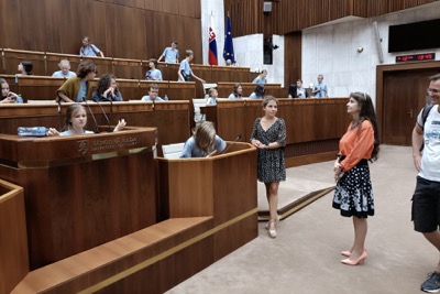 Promócie s tanečnou choreografiou ukončili 10. ročník DEU