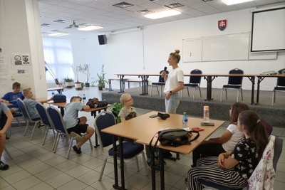 Promócie s tanečnou choreografiou ukončili 10. ročník DEU