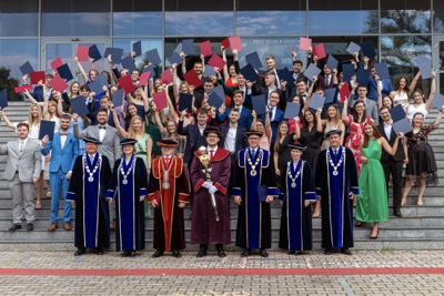 Blahoželáme čerstvým absolventom Ekonomickej univerzity v Bratislave