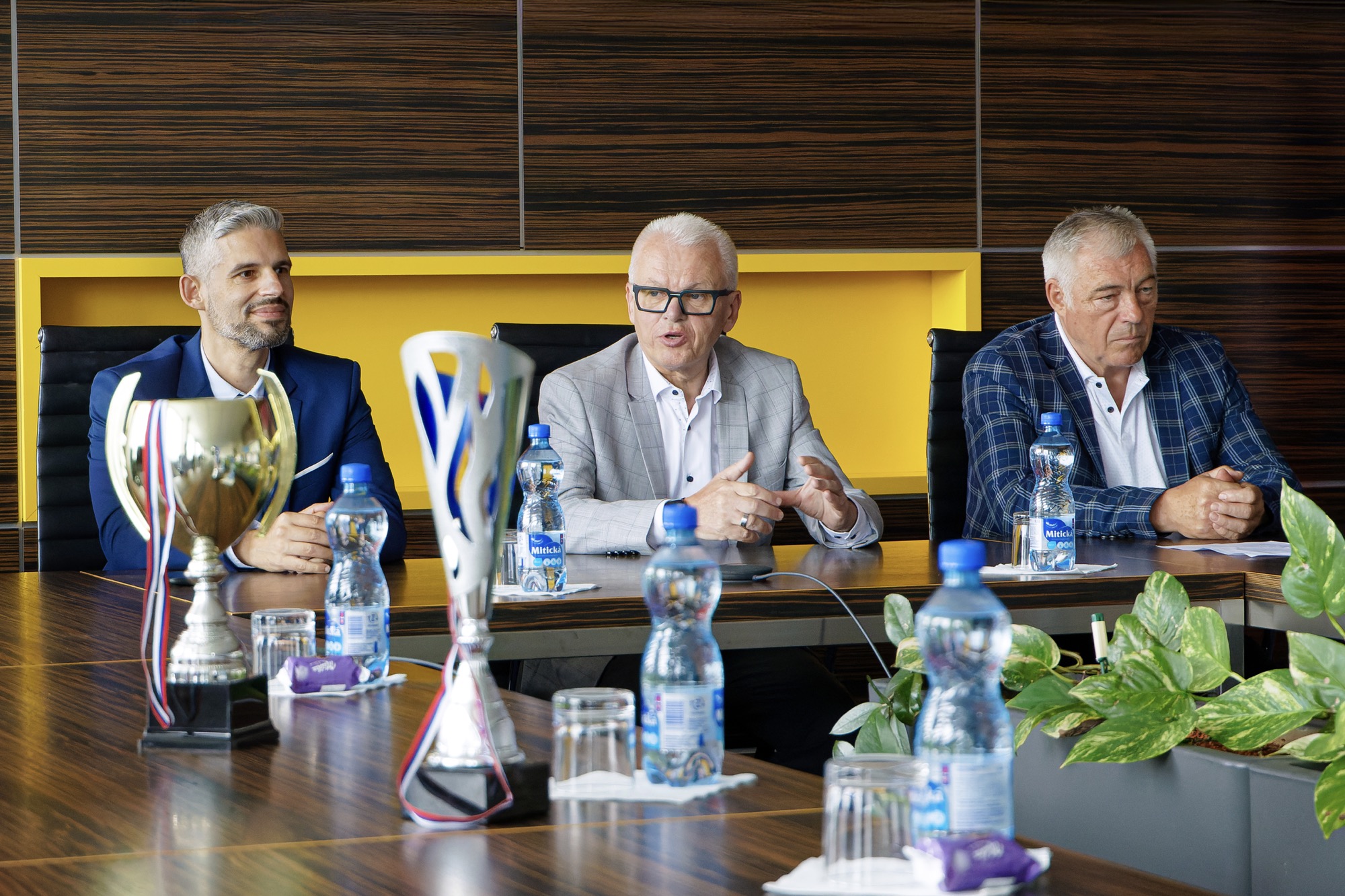 Rektor EUBA prijal úspešných športovcov - študentov univerzity