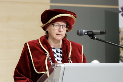 Blahoželáme čerstvým absolventom Ekonomickej univerzity v Bratislave - Promócie 2024