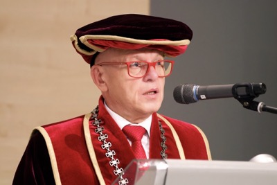 Blahoželáme čerstvým absolventom Ekonomickej univerzity v Bratislave - Promócie 2024