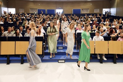 Blahoželáme čerstvým absolventom Ekonomickej univerzity v Bratislave - Promócie 2024