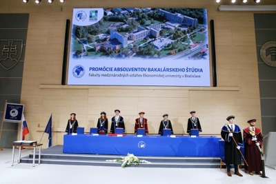 Blahoželáme čerstvým absolventom Ekonomickej univerzity v Bratislave - Promócie 2024