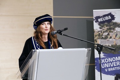 Blahoželáme čerstvým absolventom Ekonomickej univerzity v Bratislave - Promócie 2024