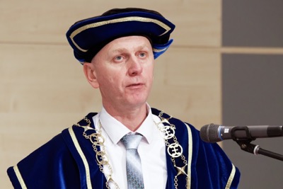 Blahoželáme čerstvým absolventom Ekonomickej univerzity v Bratislave - Promócie 2024