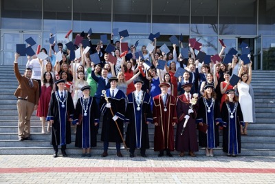 Blahoželáme čerstvým absolventom Ekonomickej univerzity v Bratislave - Promócie 2024