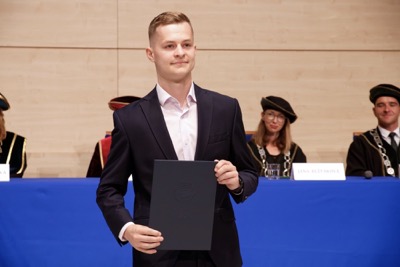Blahoželáme čerstvým absolventom Ekonomickej univerzity v Bratislave - Promócie 2024