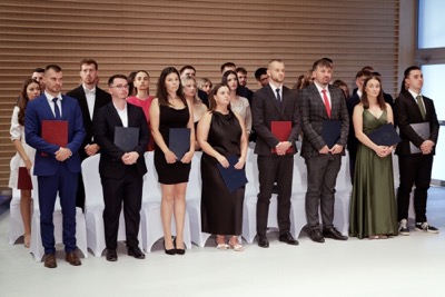Blahoželáme čerstvým absolventom Ekonomickej univerzity v Bratislave - Promócie 2024