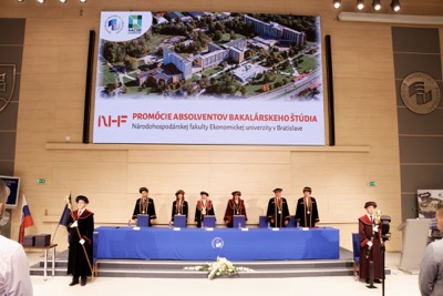 Blahoželáme čerstvým absolventom Ekonomickej univerzity v Bratislave - Promócie 2024