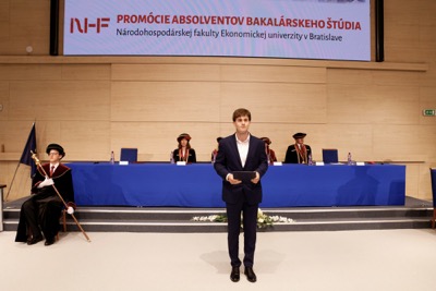 Blahoželáme čerstvým absolventom Ekonomickej univerzity v Bratislave - Promócie 2024