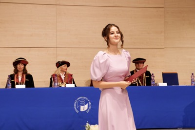 Blahoželáme čerstvým absolventom Ekonomickej univerzity v Bratislave - Promócie 2024