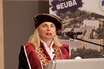 Blahoželáme čerstvým absolventom Ekonomickej univerzity v Bratislave - Promócie 2024