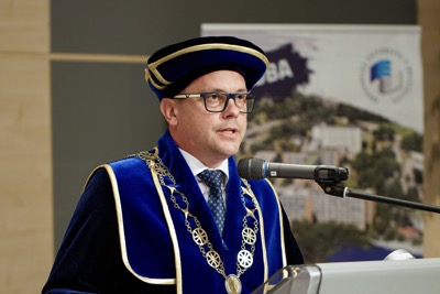 Blahoželáme čerstvým absolventom Ekonomickej univerzity v Bratislave - Promócie 2024