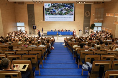 Blahoželáme čerstvým absolventom Ekonomickej univerzity v Bratislave - Promócie 2024