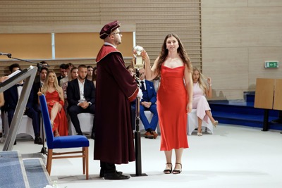 Blahoželáme čerstvým absolventom Ekonomickej univerzity v Bratislave - Promócie 2024