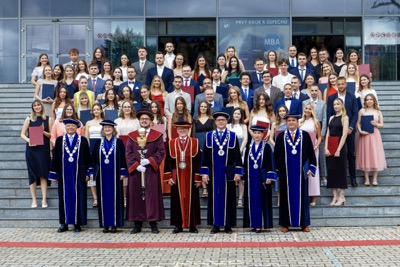 Blahoželáme čerstvým absolventom Ekonomickej univerzity v Bratislave - Promócie 2024