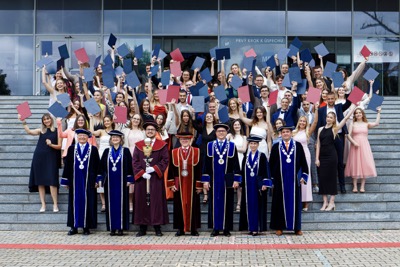 Blahoželáme čerstvým absolventom Ekonomickej univerzity v Bratislave - Promócie 2024