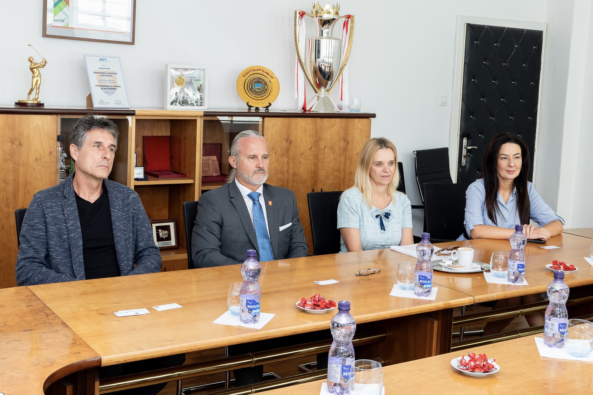 Ekonomická univerzita v Bratislave a mesto Galanta podpísali Memorandum o spolupráci