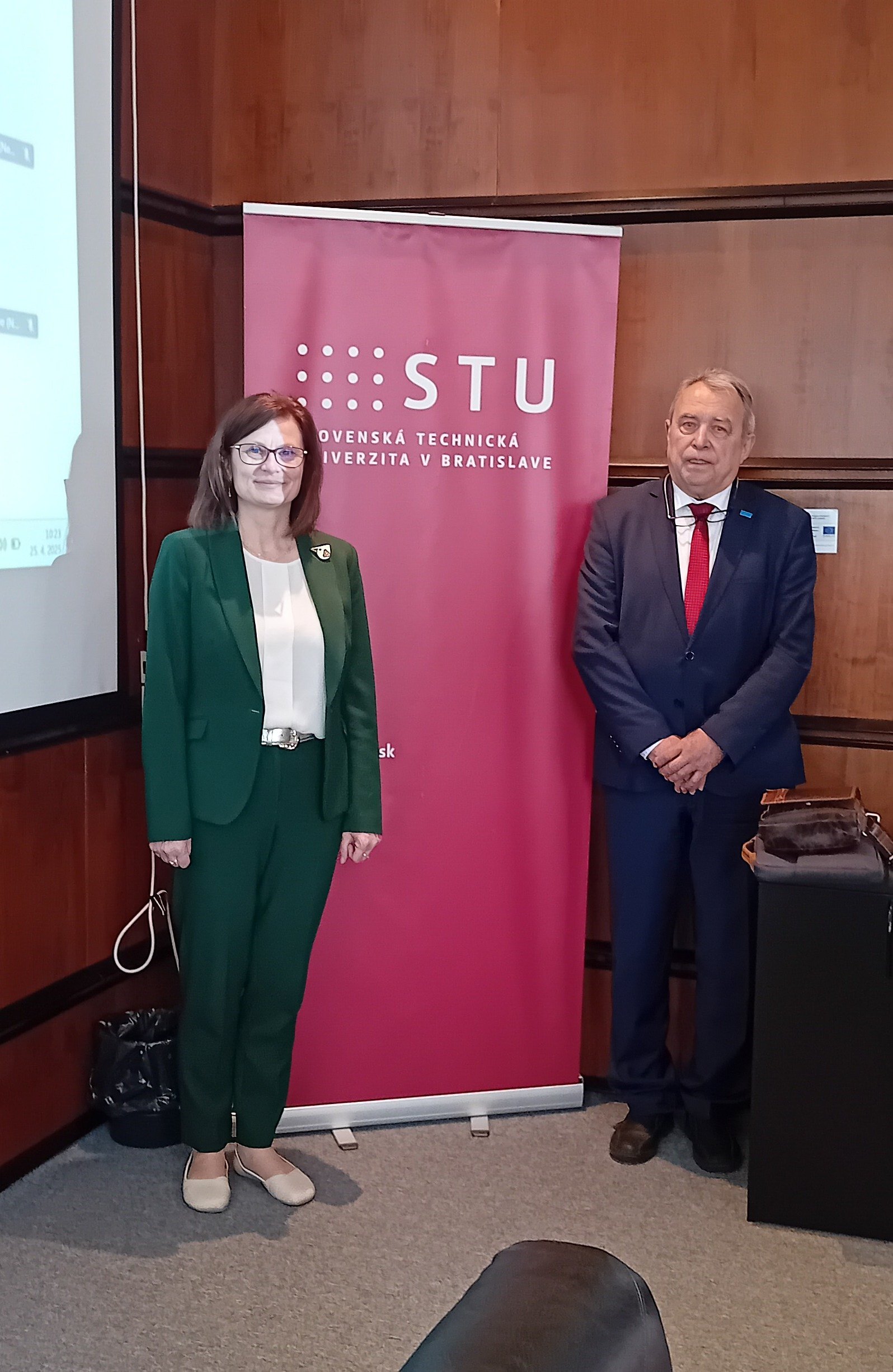 STU a EUBA sa rozhodli ponúkať unikátne programy, ktoré kombinujú poznatky technických študijných odborov a študijného odboru ekonómia a manažment