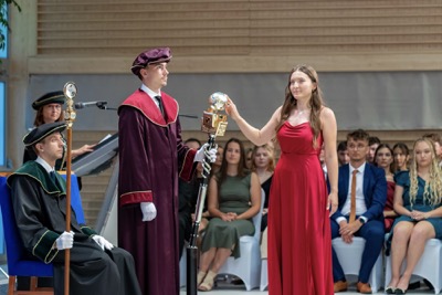 Blahoželanie čerstvým absolventom Ekonomickej univerzity v Bratislave