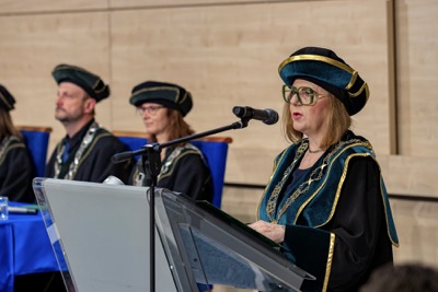 Blahoželanie čerstvým absolventom Ekonomickej univerzity v Bratislave