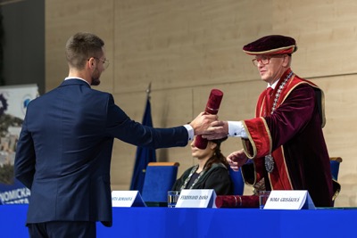 Blahoželanie čerstvým absolventom Ekonomickej univerzity v Bratislave