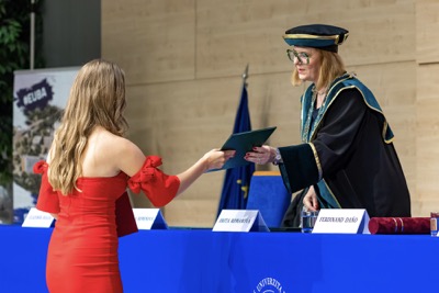 Blahoželanie čerstvým absolventom Ekonomickej univerzity v Bratislave