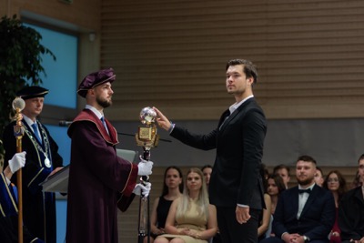Blahoželanie čerstvým absolventom Ekonomickej univerzity v Bratislave