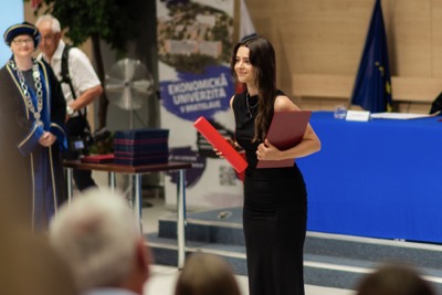 Blahoželanie čerstvým absolventom Ekonomickej univerzity v Bratislave