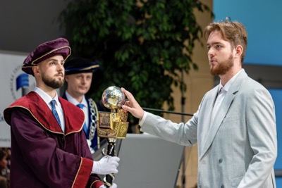 Blahoželanie čerstvým absolventom Ekonomickej univerzity v Bratislave