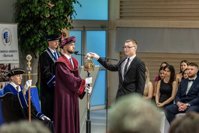 Blahoželanie čerstvým absolventom Ekonomickej univerzity v Bratislave