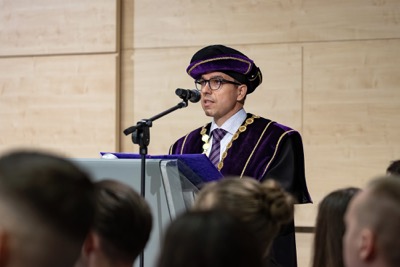 Blahoželanie čerstvým absolventom Ekonomickej univerzity v Bratislave
